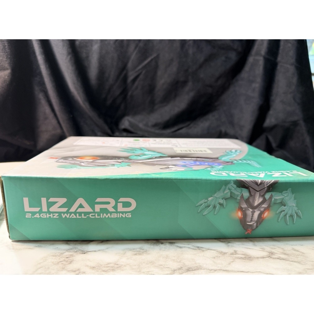 NIB ~ Wall Climbing Lizard,‎ Multi Directional, Lights & Remote Control (2874) - Picture 2 of 11